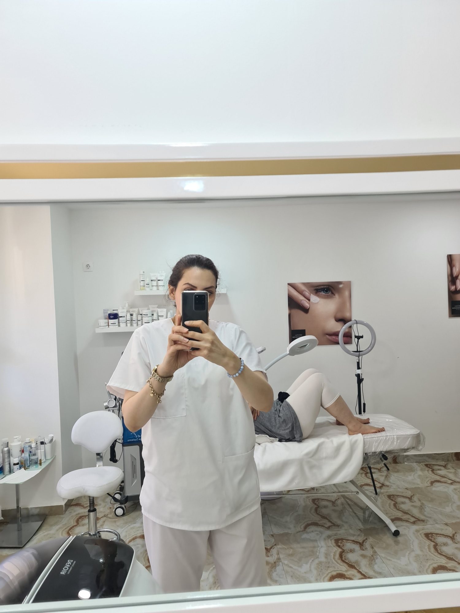 Dr Naïla Othmani au cabinet Radiance à Birkhadem